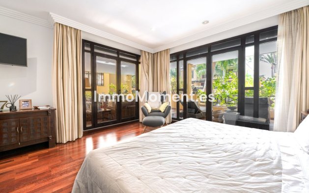 Resale - Apartment - Marbella - Puerto Banús