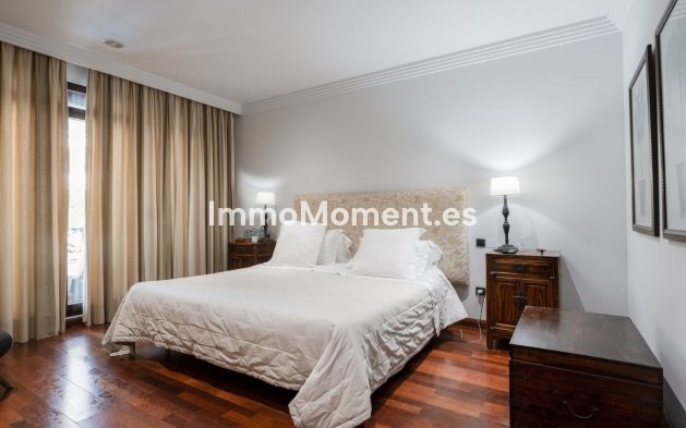 Resale - Apartment - Marbella - Puerto Banús