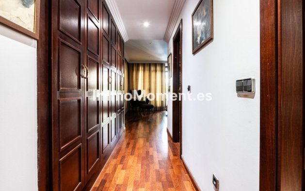 Resale - Apartment - Marbella - Puerto Banús