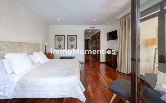 Resale - Apartment - Marbella - Puerto Banús