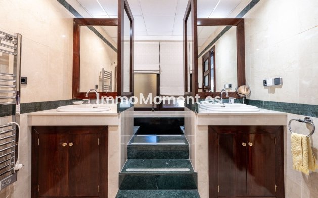 Resale - Apartment - Marbella - Puerto Banús