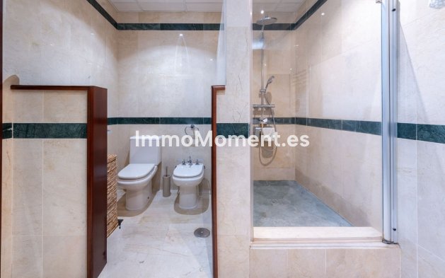 Resale - Apartment - Marbella - Puerto Banús