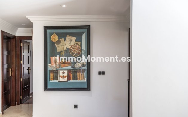 Resale - Apartment - Marbella - Puerto Banús