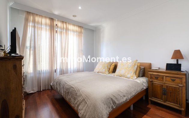 Resale - Apartment - Marbella - Puerto Banús