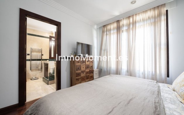 Resale - Apartment - Marbella - Puerto Banús