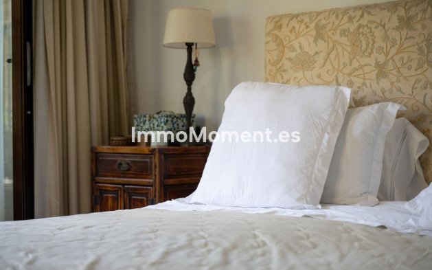 Resale - Apartment - Marbella - Puerto Banús