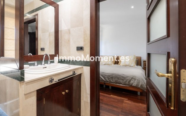 Resale - Apartment - Marbella - Puerto Banús