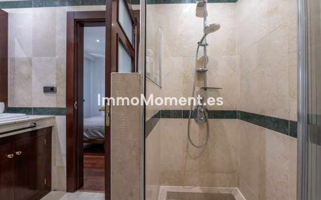 Resale - Apartment - Marbella - Puerto Banús