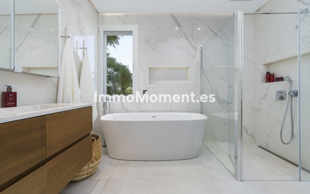 Wiederverkauf - Villa - Marbella - Nueva Andalucía