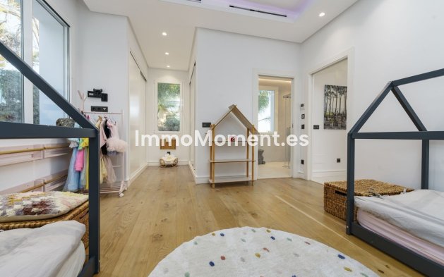 Wiederverkauf - Villa - Marbella - Nueva Andalucía