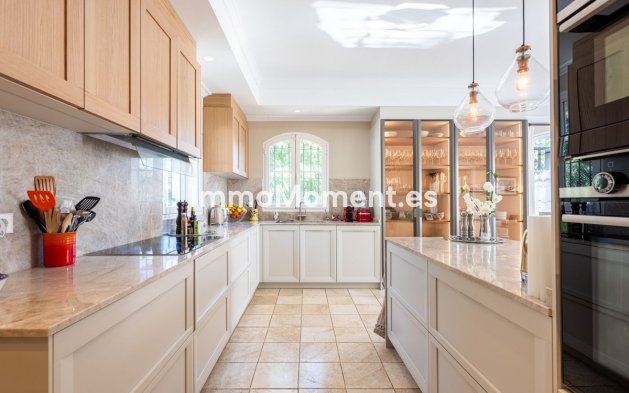 Wiederverkauf - Villa - Marbella - Nueva Andalucía