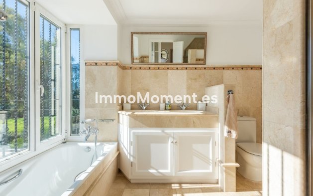 Wiederverkauf - Villa - Marbella - Nueva Andalucía