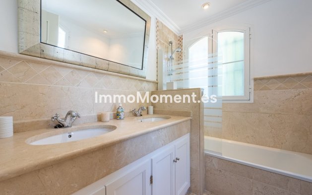 Wiederverkauf - Villa - Marbella - Nueva Andalucía