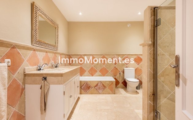 Wiederverkauf - Villa - Marbella - Nueva Andalucía