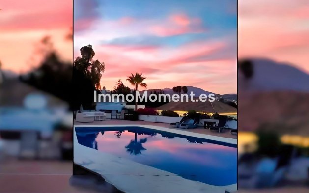 Resale - Villa - Marbella - Nueva Andalucía