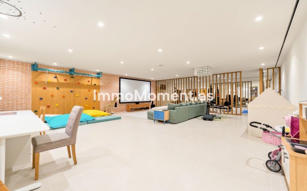 Resale - Villa - Marbella - Guadalmina Alta