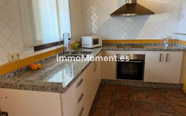 Resale - Villa - Estepona - Estepona Centro