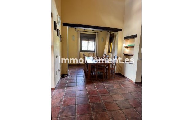 Resale - Villa - Estepona - Estepona Centro