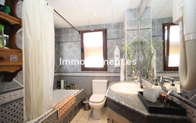 Resale - Villa - Marbella - Las Chapas