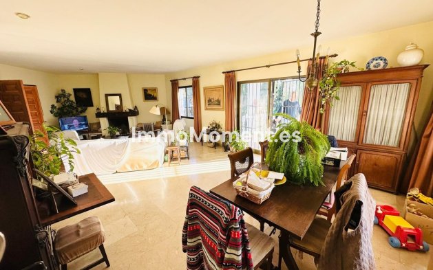 Resale - Villa - Estepona - Atalaya