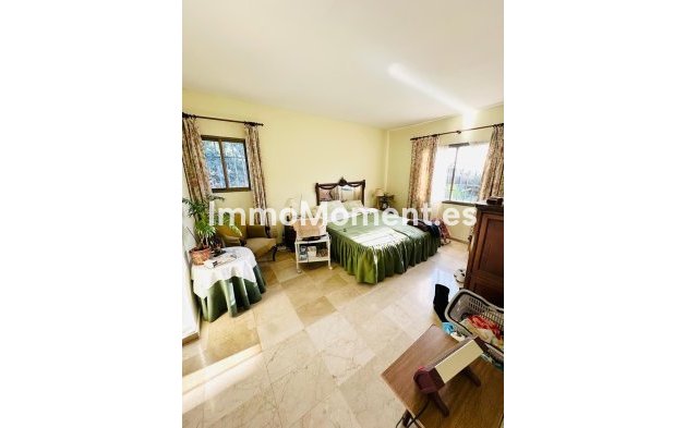 Resale - Villa - Estepona - Atalaya