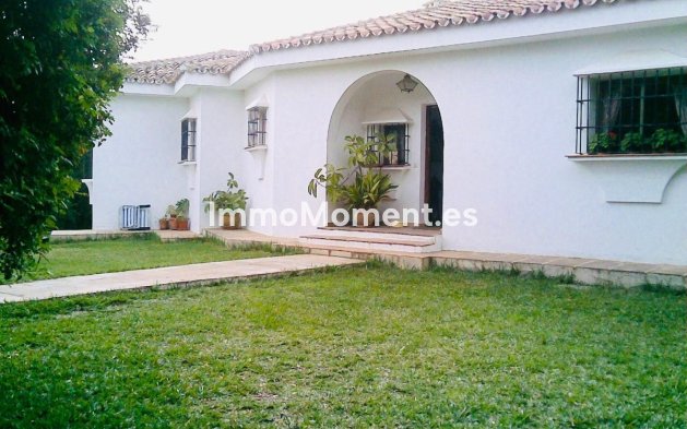 Resale - Villa - Estepona - Atalaya