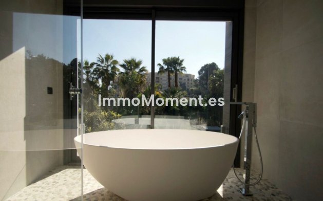 Wiederverkauf - Villa - Marbella - Nueva Andalucía