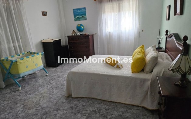 Wiederverkauf - Villa -   Inländisch - Churriana