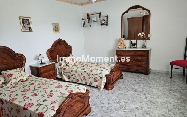 Wiederverkauf - Villa -   Inländisch - Churriana