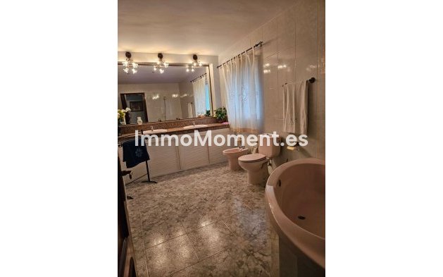 Wiederverkauf - Villa -   Inländisch - Churriana