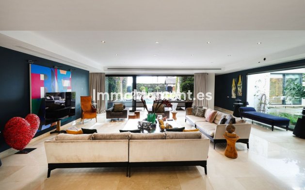 Resale - Villa - Marbella - Puerto Banús