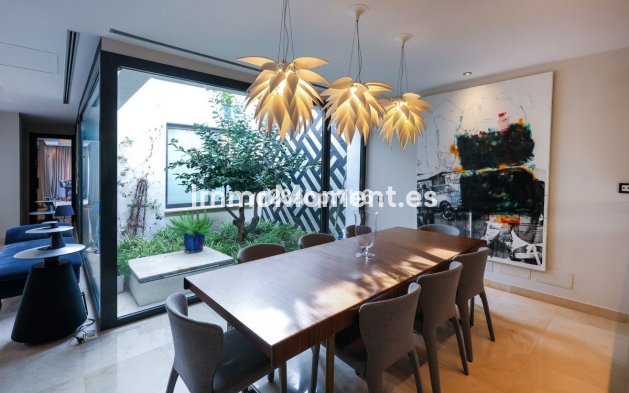 Resale - Villa - Marbella - Puerto Banús