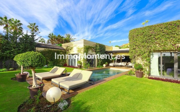 Resale - Villa - Marbella - Puerto Banús