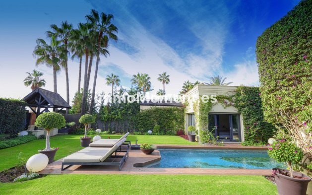 Resale - Villa - Marbella - Puerto Banús