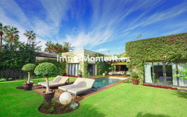 Resale - Villa - Marbella - Puerto Banús