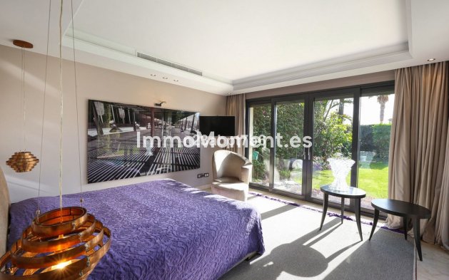 Resale - Villa - Marbella - Puerto Banús