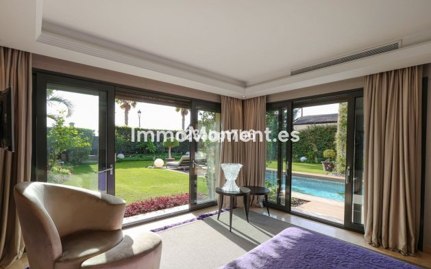 Resale - Villa - Marbella - Puerto Banús