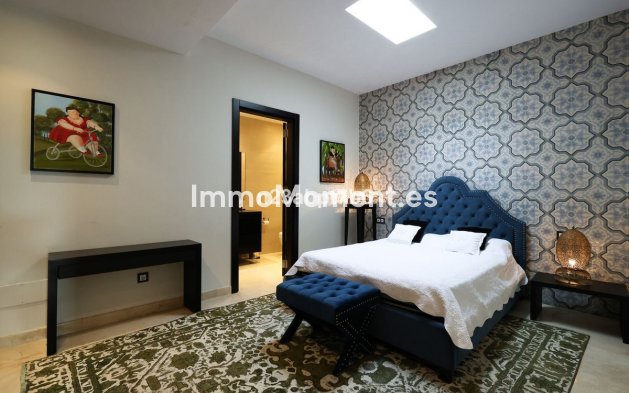 Resale - Villa - Marbella - Puerto Banús