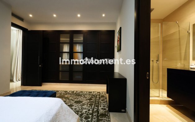 Resale - Villa - Marbella - Puerto Banús