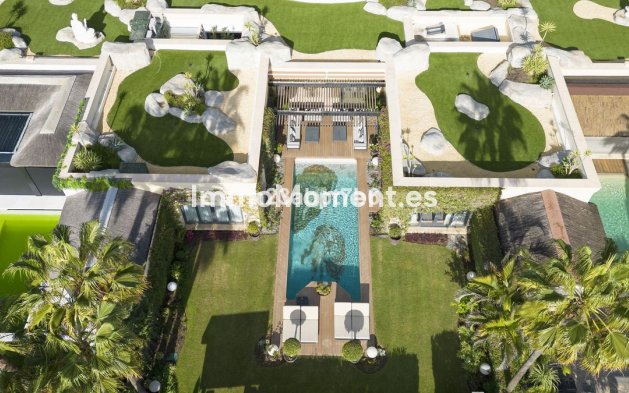 Resale - Villa - Marbella - Puerto Banús