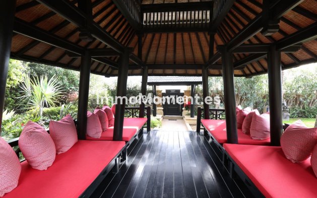 Resale - Villa - Marbella - Puerto Banús