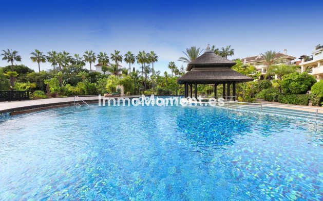 Resale - Villa - Marbella - Puerto Banús