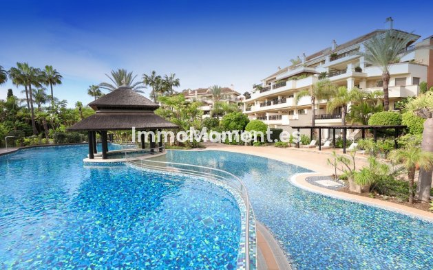 Resale - Villa - Marbella - Puerto Banús