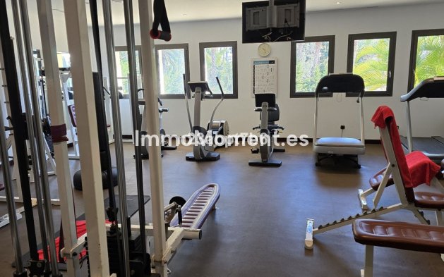 Resale - Villa - Marbella - Puerto Banús