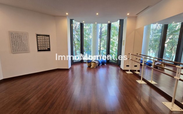 Resale - Villa - Marbella - Puerto Banús