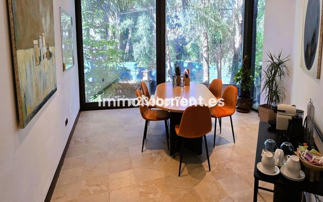 Resale - Villa - Marbella - Puerto Banús