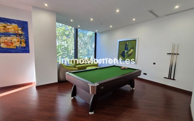 Resale - Villa - Marbella - Puerto Banús