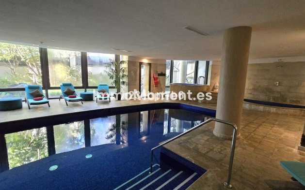 Resale - Villa - Marbella - Puerto Banús