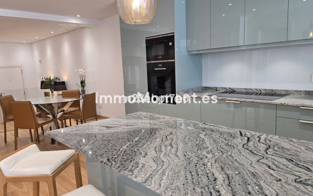 Revente - Maison mitoyenne - Intérieur                       - Istán