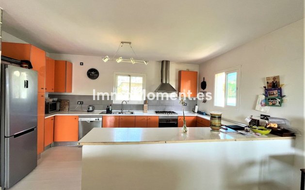 Resale - Villa - Estepona - Estepona Centro